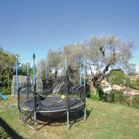 Three-bedroom Holiday In Nyaraló Antibes